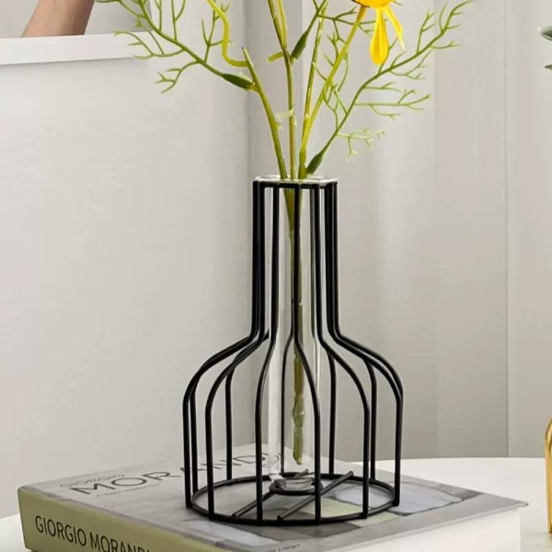 Creative Iron Vase without Flower, 1 Count Hollow out Wire Design Modern Vase, Home Decor Supplies for Living Room Bedroom Dining Room