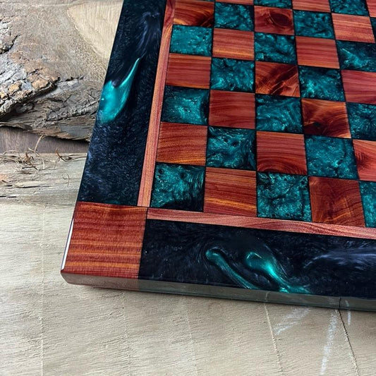 Emerald Black Onyx Cedar Chess Board (With Border)